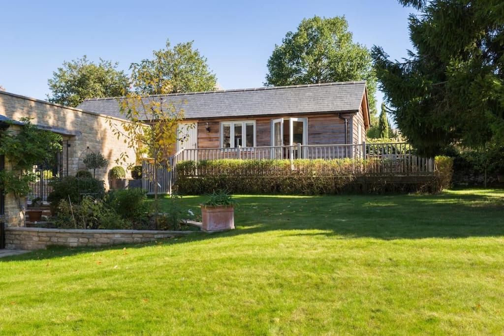 Charming Cottage Surrounded By Idyllic Garden In Peaceful Location In Central チャールベリー エクステリア 写真